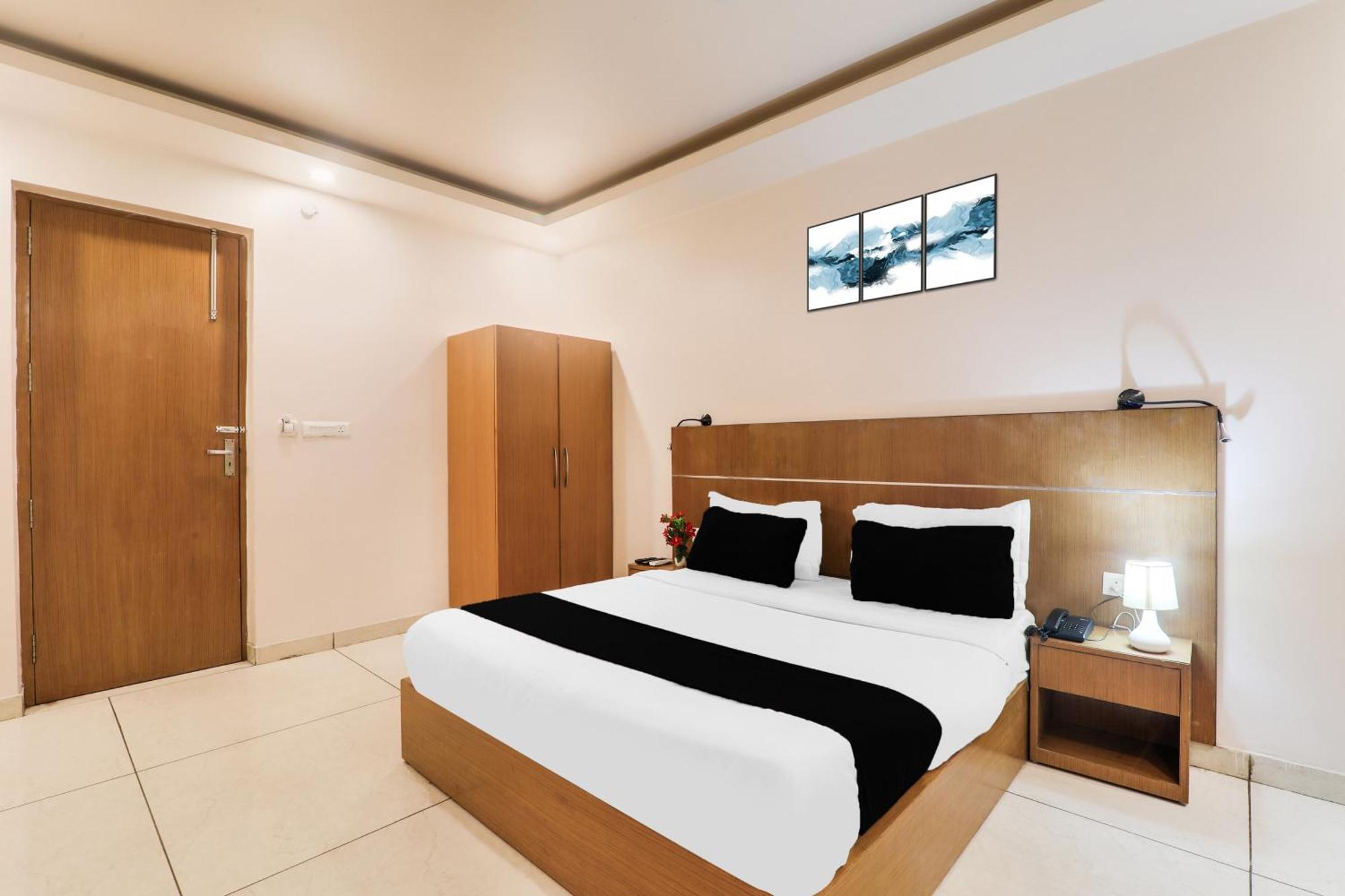 Super Townhouse Viraj Khand Formerly Veridian Inn Chinhat Ngoại thất bức ảnh