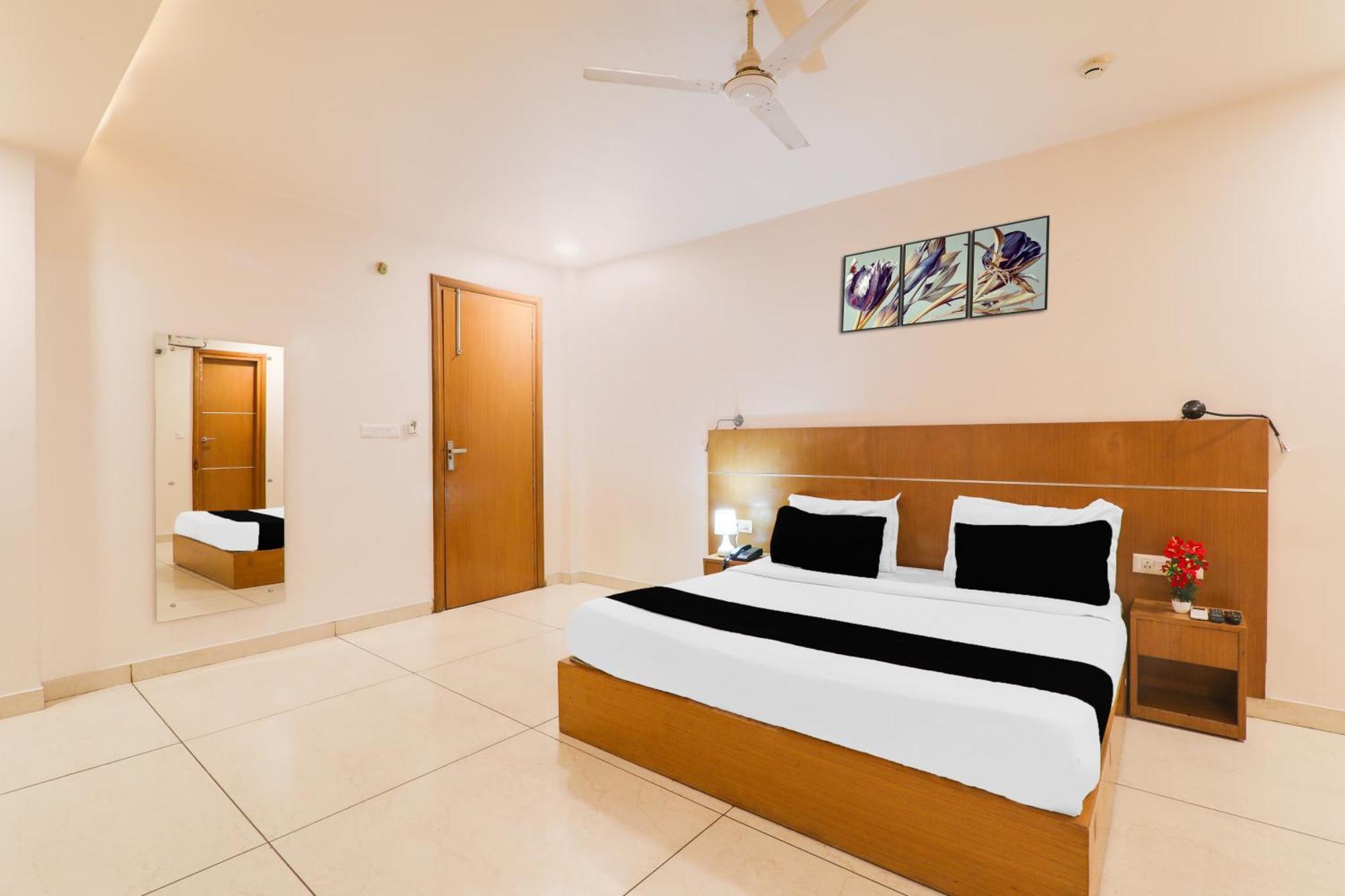 Super Townhouse Viraj Khand Formerly Veridian Inn Chinhat Ngoại thất bức ảnh