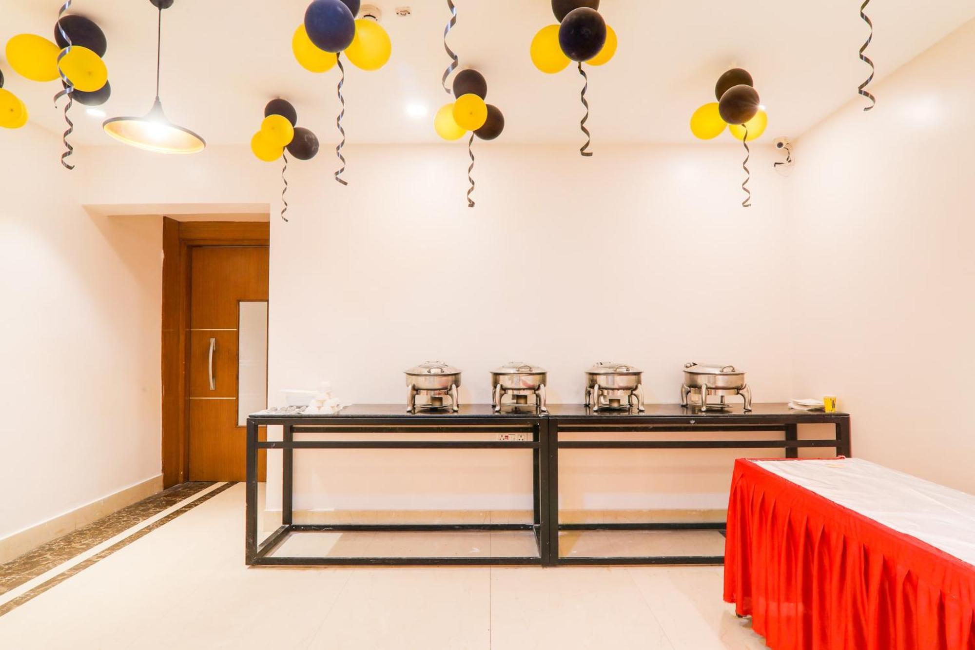 Super Townhouse Viraj Khand Formerly Veridian Inn Chinhat Ngoại thất bức ảnh
