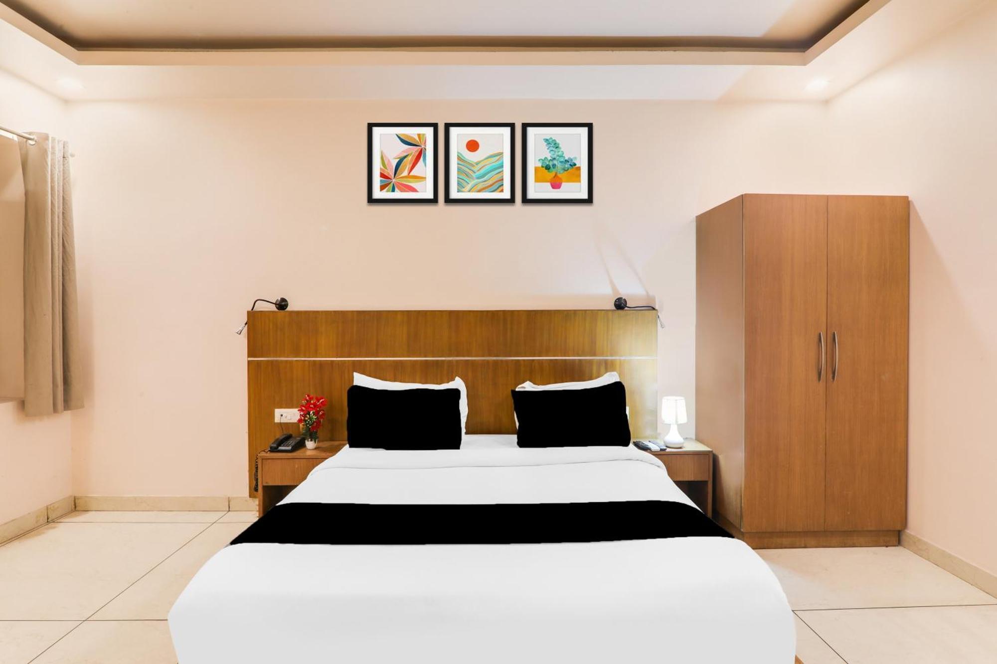 Super Townhouse Viraj Khand Formerly Veridian Inn Chinhat Ngoại thất bức ảnh