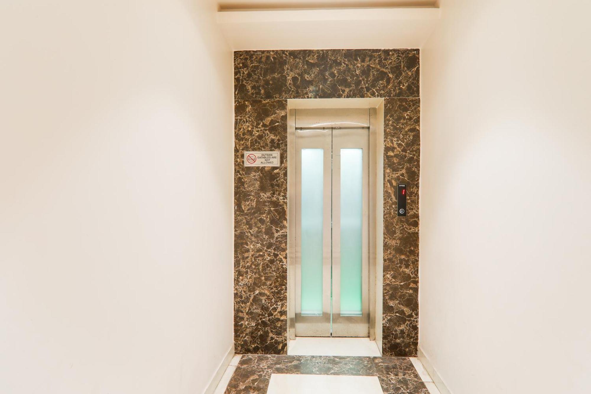 Super Townhouse Viraj Khand Formerly Veridian Inn Chinhat Ngoại thất bức ảnh