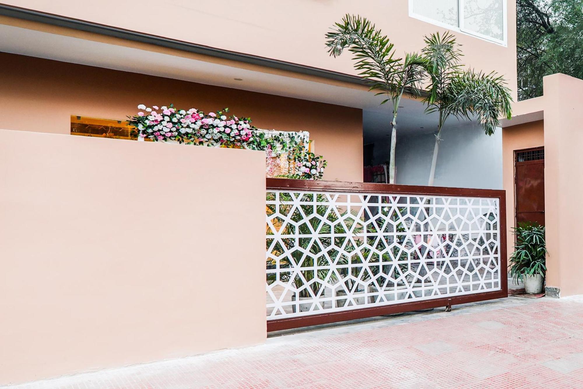 Super Townhouse Viraj Khand Formerly Veridian Inn Chinhat Ngoại thất bức ảnh