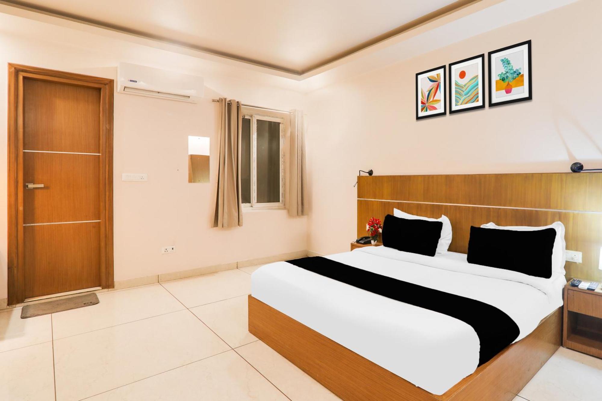 Super Townhouse Viraj Khand Formerly Veridian Inn Chinhat Ngoại thất bức ảnh